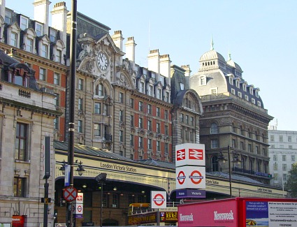 Buchen Sie ein Hotel in der Nähe von Victoria Train Station